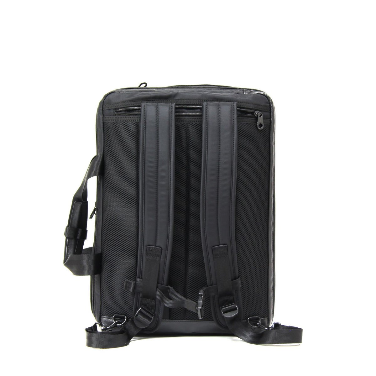 大容量でシーンに合わせて使い分けられるブリーフ・ショルダーバッグ・リュックの3WAY仕様