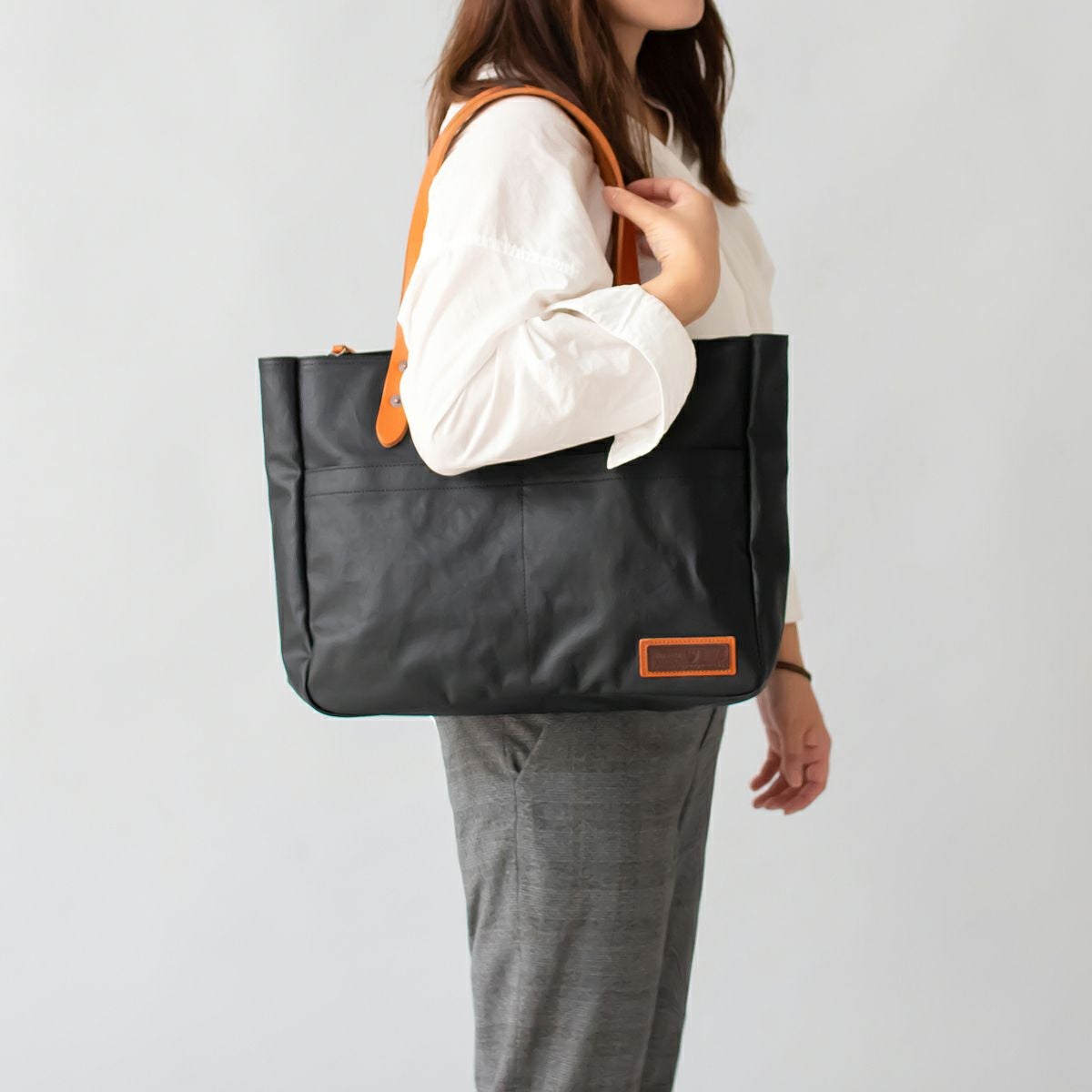 豊岡産の鞄の中でも、兵庫県鞄工業組合認定企業で生産され審査に合格した優良品「豊岡鞄」