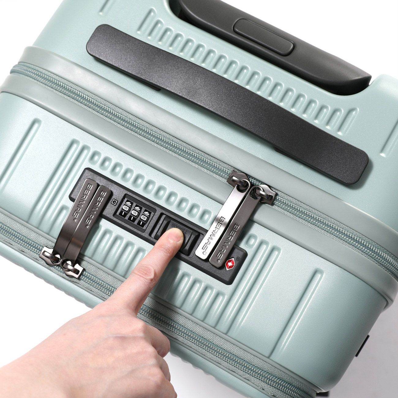 No.60550：フロントオープン37L 50cm | 1～2泊の旅行・出張向け機内