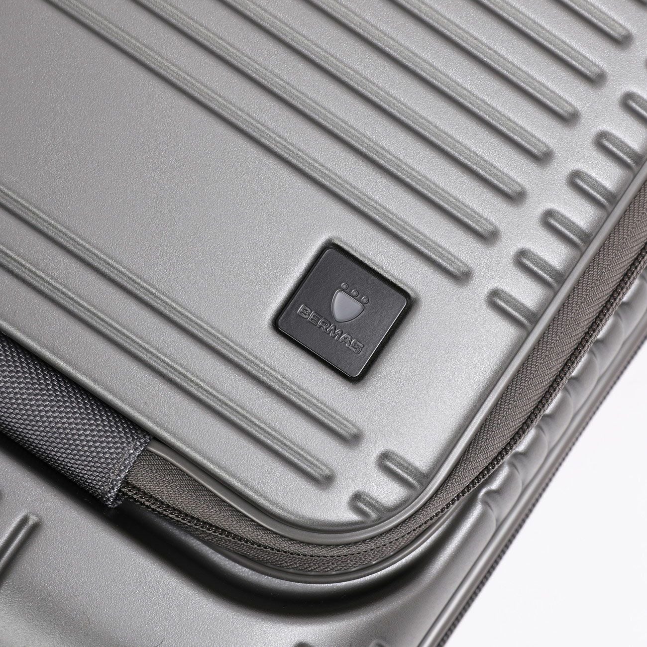 ユーロシティ2 フロントオープンファスナー48c