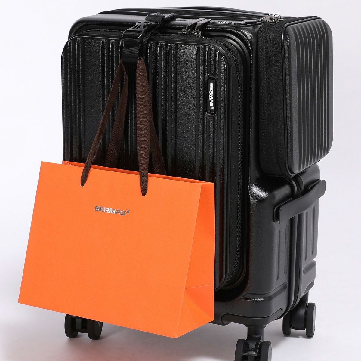 No.60526：サイドポケット付きフロントオープン 35L 48cm | BERMAS