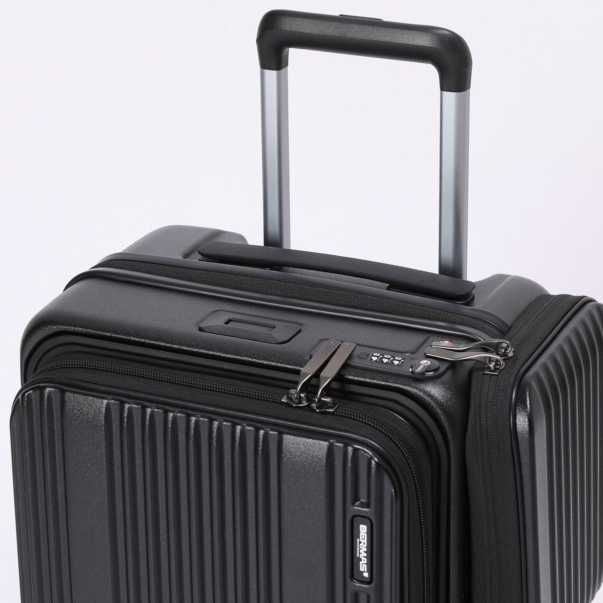 ユーロシティ3 サイドポケット付きフロントオープン35L 48cm