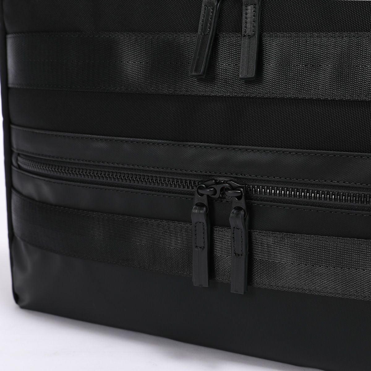 防犯性を高めるSEMI LOCK ZIPPER（簡易ロック機能）を装備した前ポケットつきトート