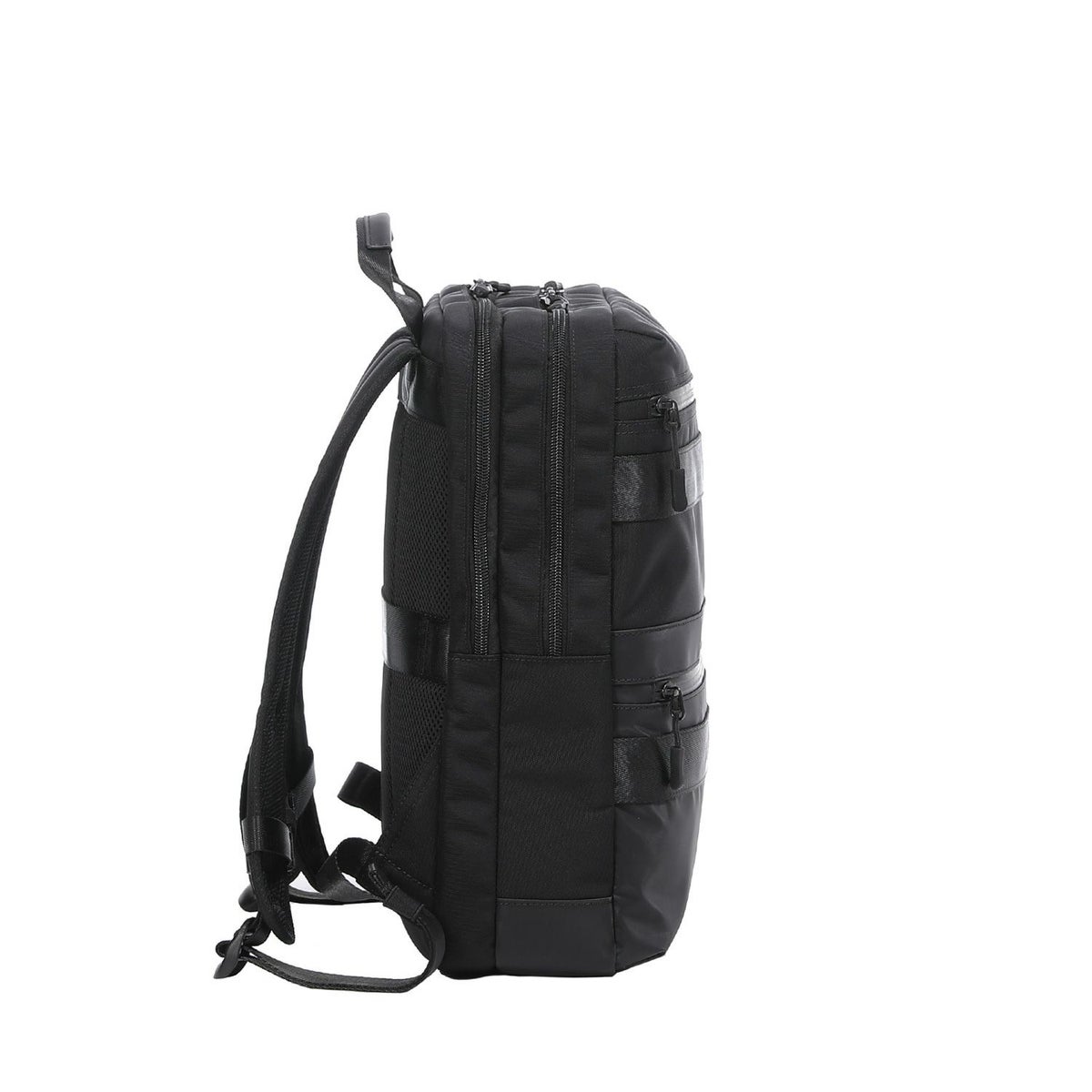 雨の日でも安心のナイロン本体生地でノートパソコンも入り大学生にもおすすめ