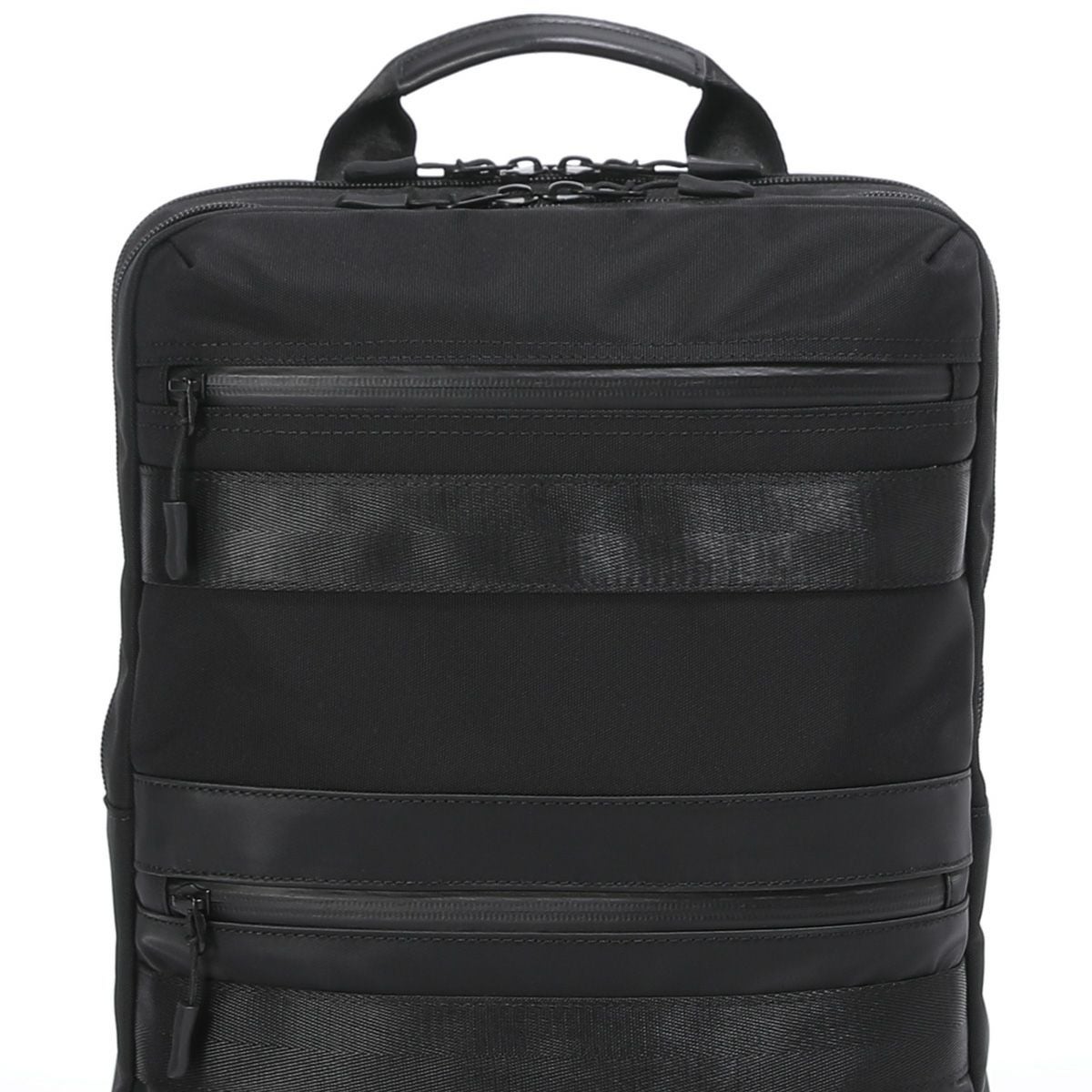 ビジカジスタイルにフィットした機能とデザインを両立させたバッグ