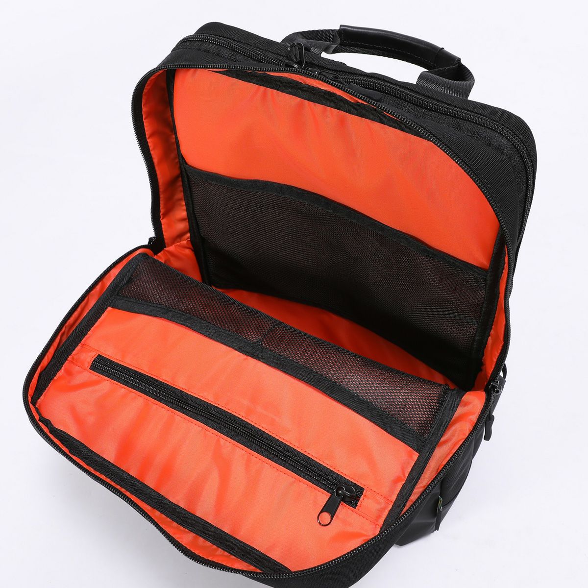 2層式の前面側メインルームは大学生が必要なものを整頓しやすいレイアウト