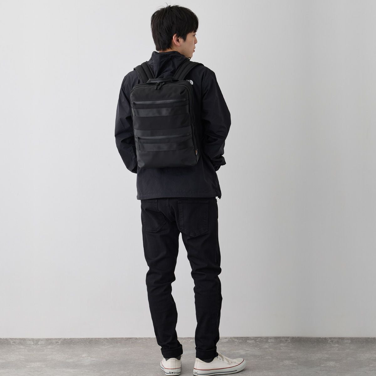 YKK製つや消しタイプの止水ファスナーを採用した通勤リュック、シンプルで落ち着いたスタイルを演