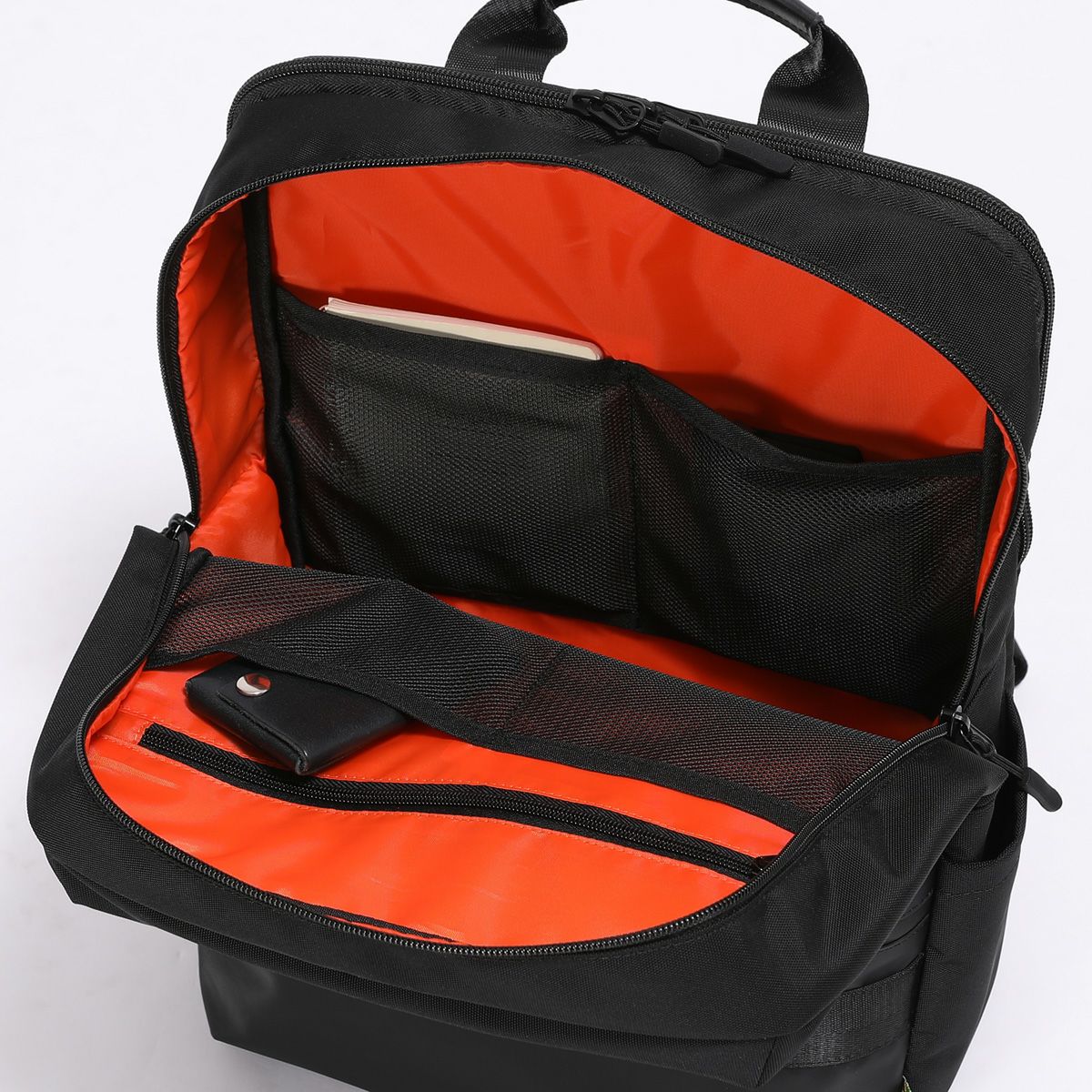 2層式の前面側メインルームは出し入れしやすく整頓しやすいレイアウト