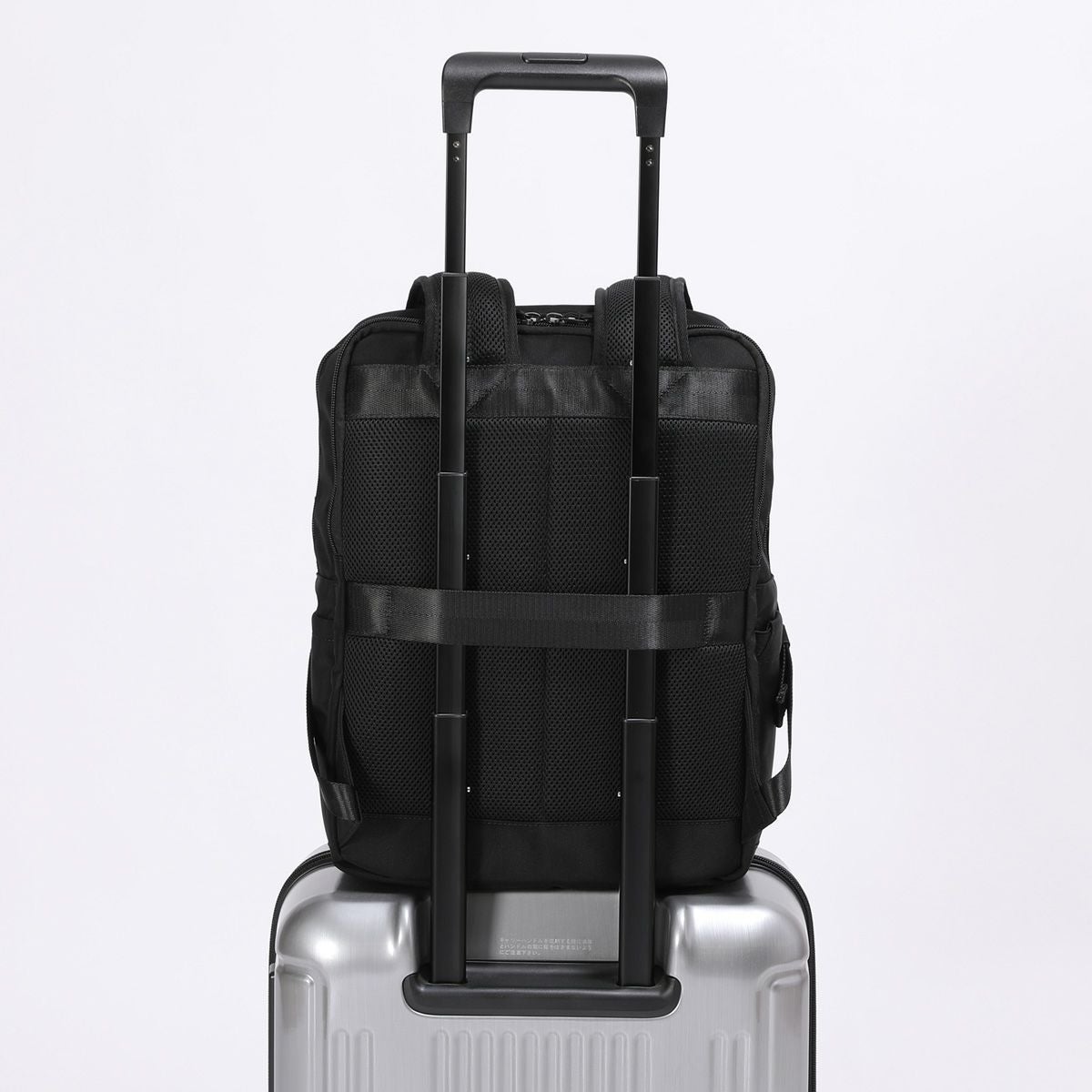 キャリーオン機能でリュックと併用も可能、通勤通学はもちろん旅行にも便利なナイロンリュック