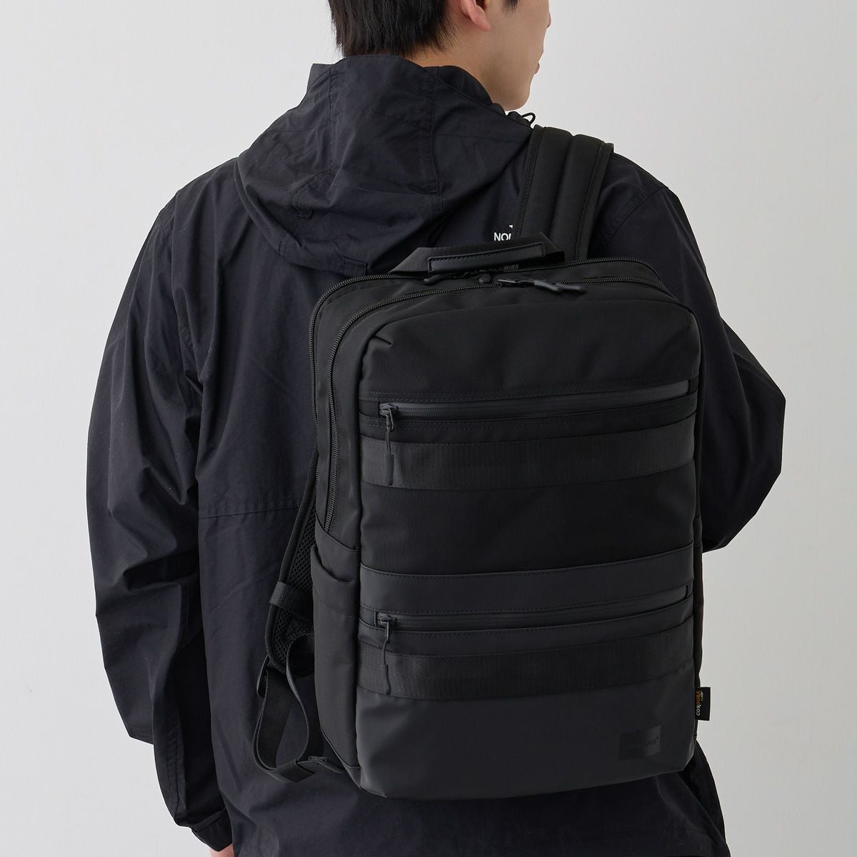 ビジカジスタイルに機能とデザインを両立させた公式限定モデル