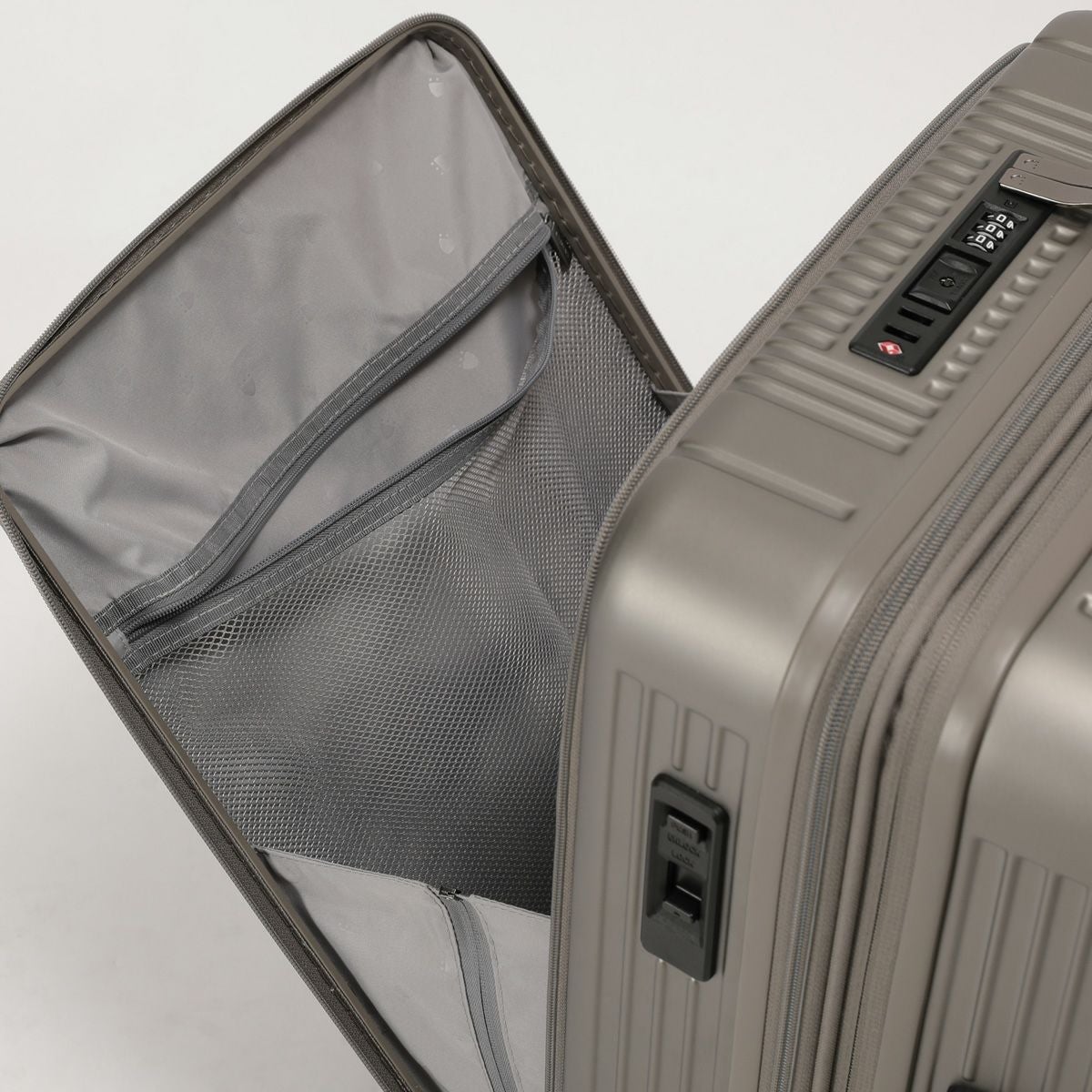 No.60556：フロントオープンファスナー54L 57cm | BERMAS OFFICIAL WEB