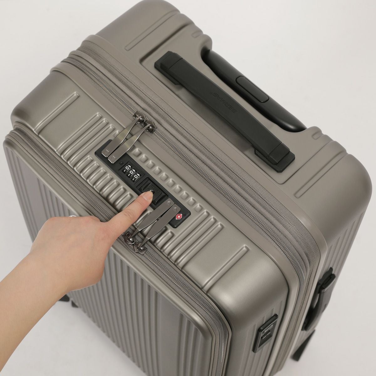 No.60556：フロントオープンファスナー54L 57cm | BERMAS OFFICIAL WEB