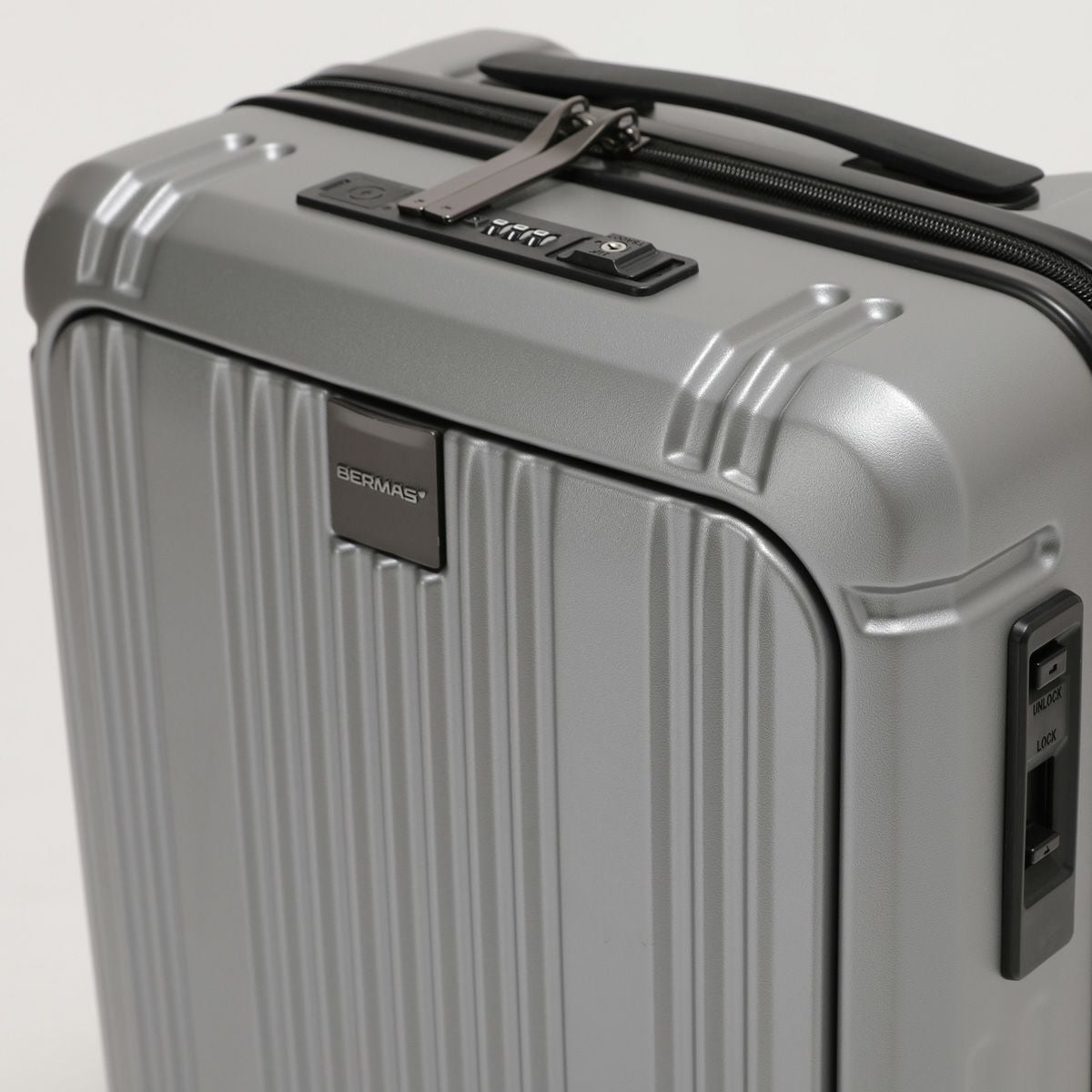 インターシティ2 プロ ワンタッチフロントオープン36L 48cm