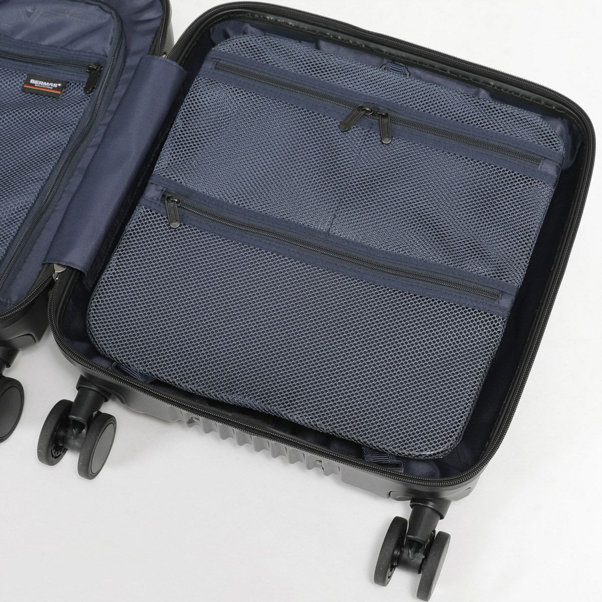 No.60565：[新仕様] ワンタッチフロントオープン 32L 39cm | BERMAS