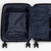 小物や衣類を仕分けしやすい収納設計。細かなスペースまで活用したトラベルスーツケース