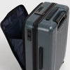ノートPCやガジェット類をスムーズに出し入れできるフロントオープンポケット