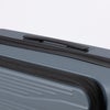 荷物棚への持ち上げに便利なスマート形状のサイドハンドル