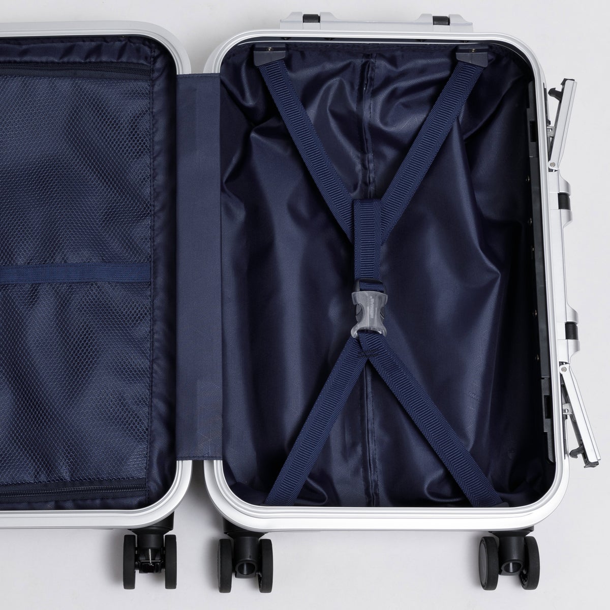 移動中の荷崩れを抑える長さ調節可能な固定ベルト