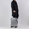 飛行機利用時にも使いやすい機内持ち込み対応サイズ